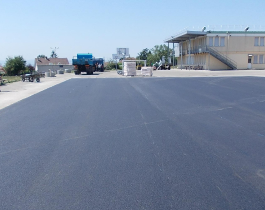 Segura TP, basée à Meyzieu, intervient autour de la ville pour vos travaux publics et particuliers, terrassement, VRD et pose d'enrobés.