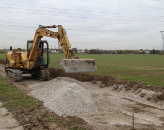 Segura TP, basée à Meyzieu, intervient autour de la ville pour vos travaux publics et particuliers, terrassement, VRD et pose d'enrobés.