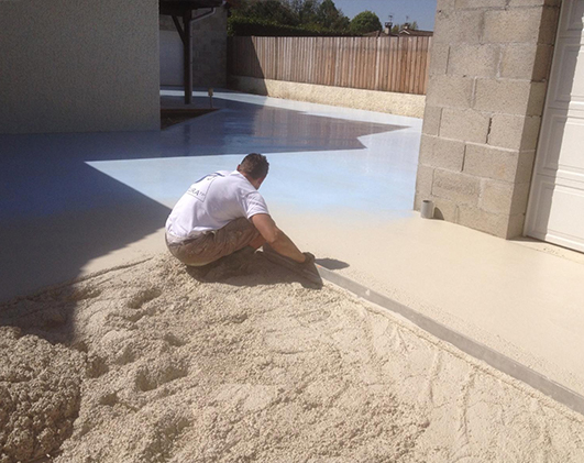 Segura TP, basée à Meyzieu, intervient autour de la ville pour vos travaux publics et particuliers, terrassement, VRD et pose d'enrobés.