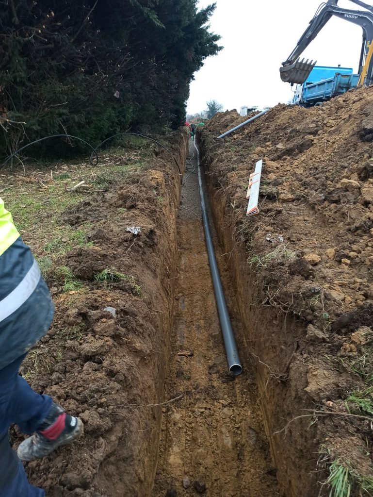 Segura TP, basée à Meyzieu, intervient autour de la ville pour vos travaux publics et particuliers, terrassement, VRD et pose d'enrobés.